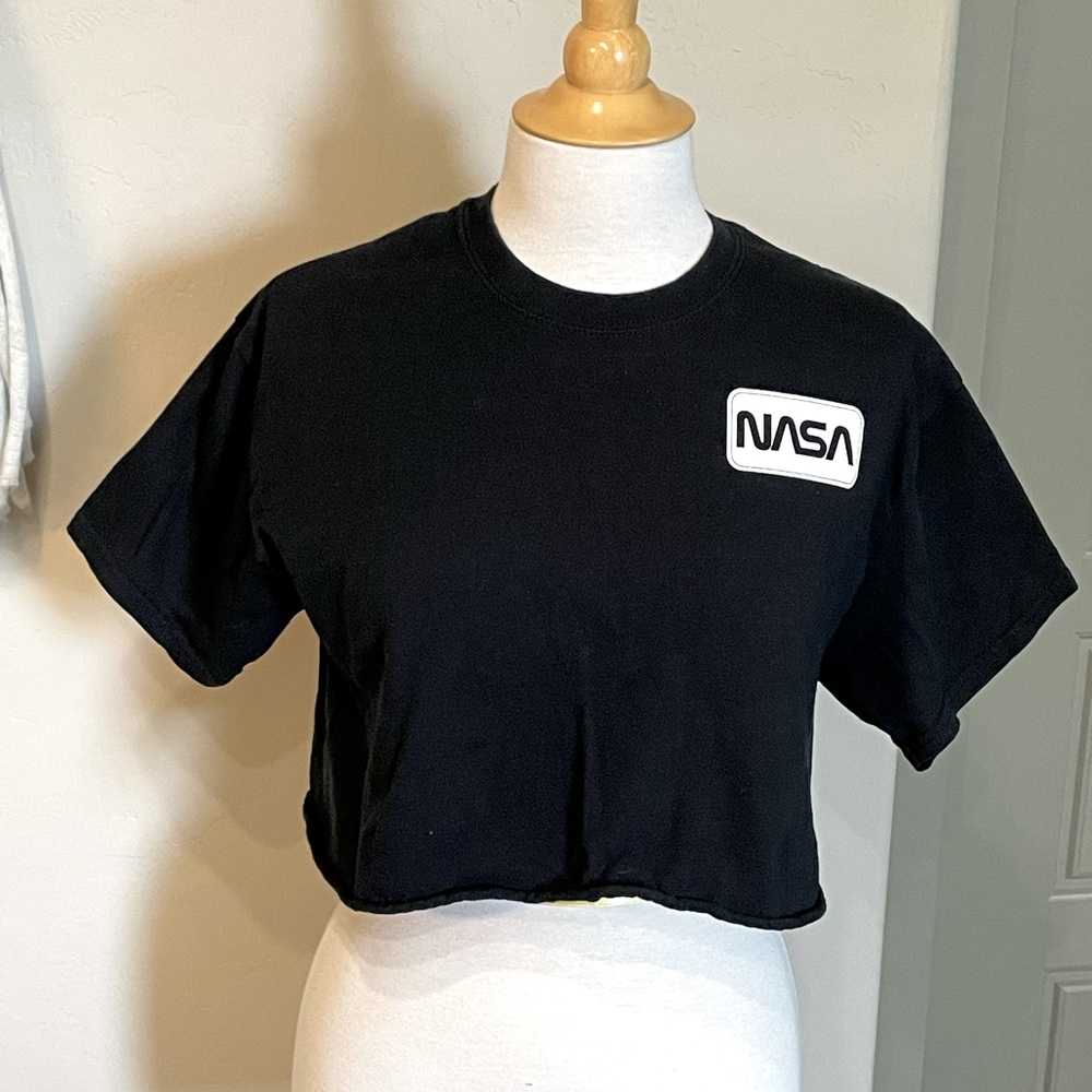 NASA Endeavor STS 134 AMS Cropped Black T-shirt